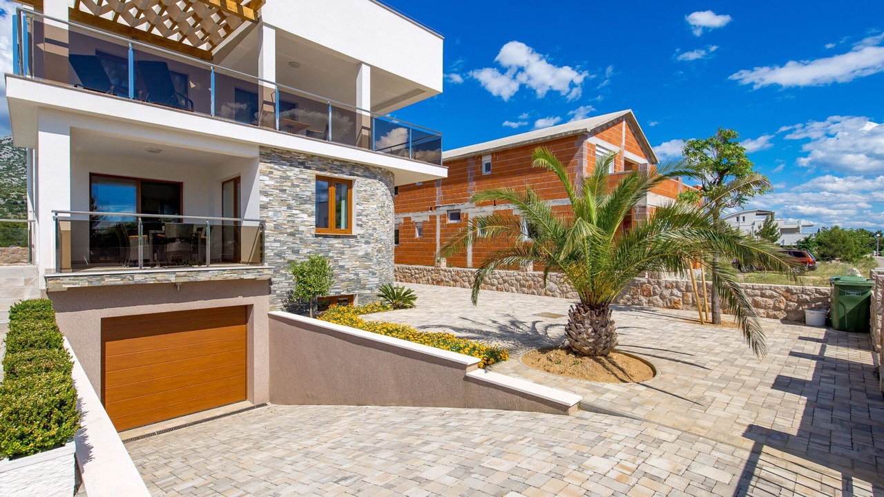 Photo of Outdoor in Seline