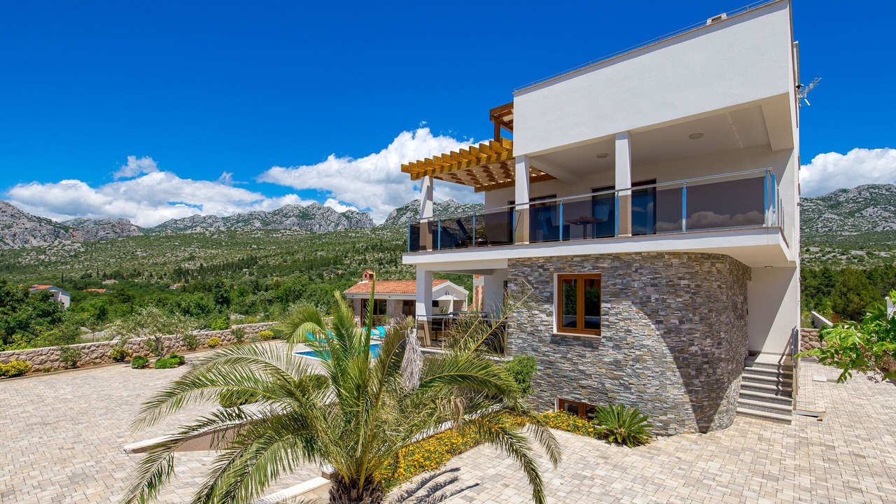 Photo of Outdoor in Seline