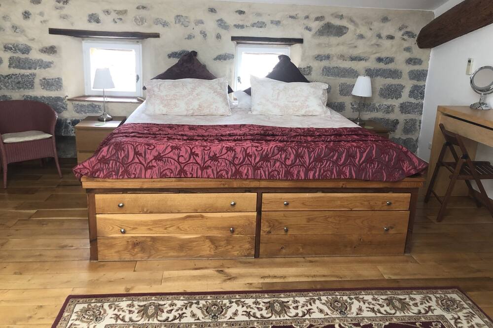 Photo of Bedroom in Lagrasse