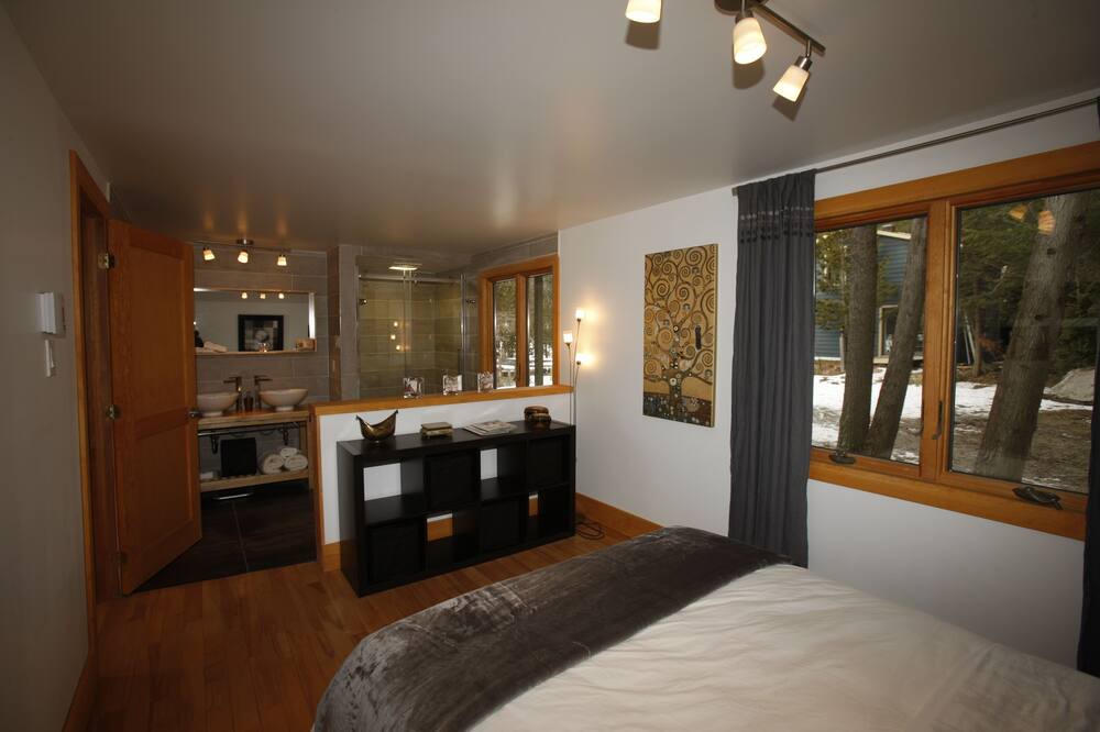 Photo of Bathroom in Memphremagog Regional County Municipality