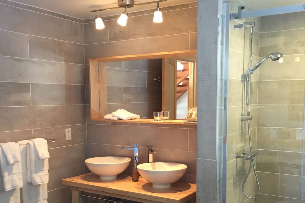 Photo of Bathroom in Memphremagog Regional County Municipality