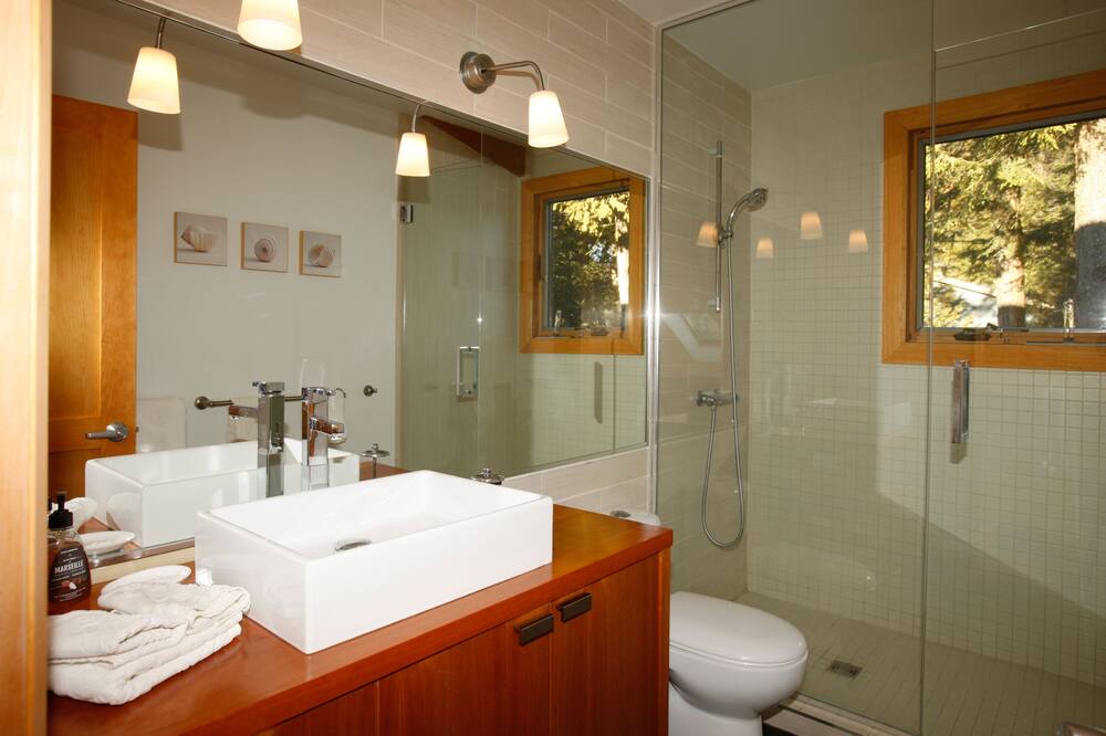Photo of Bathroom in Memphremagog Regional County Municipality