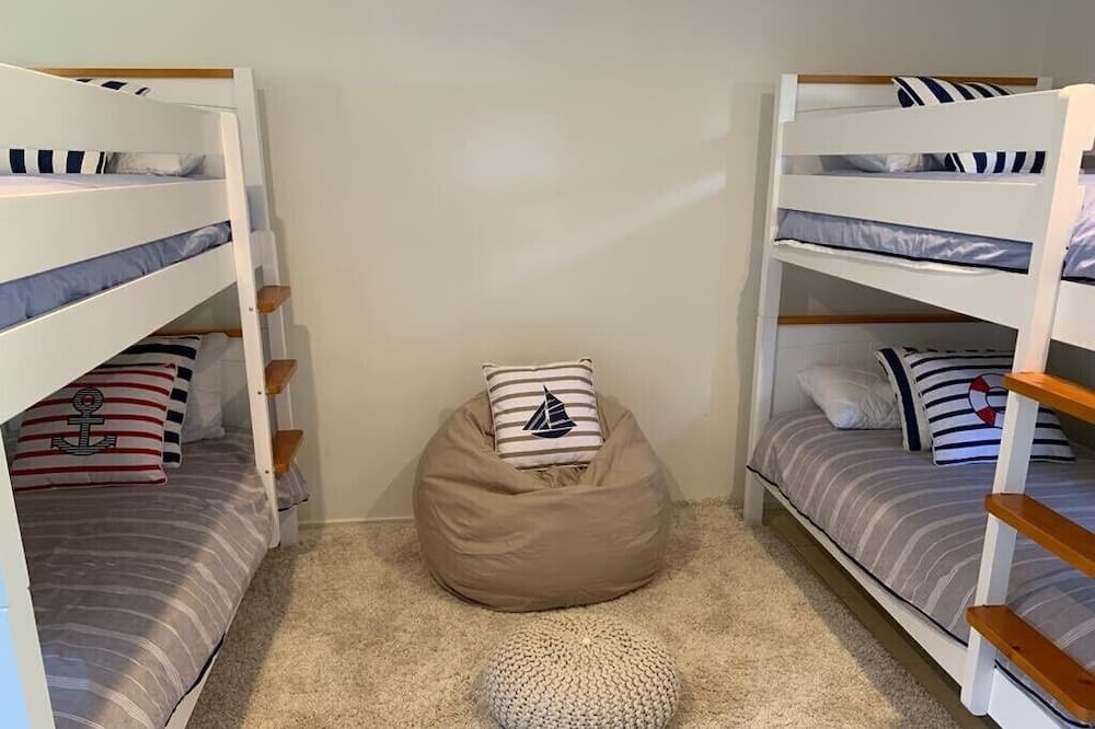 Photo of Bedroom in Long Beach