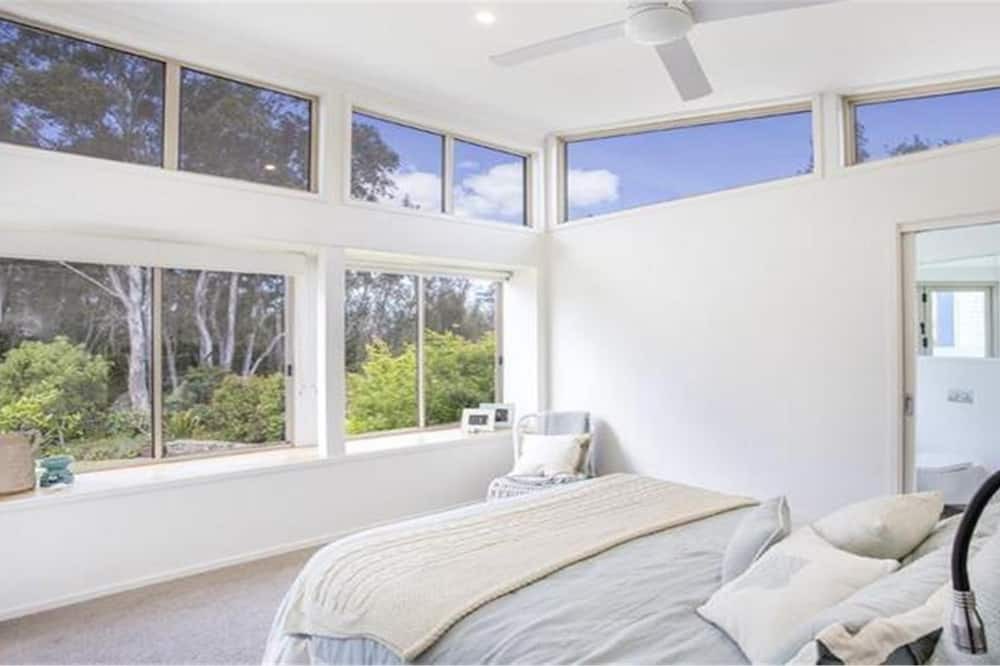 Photo of Bedroom in Long Beach