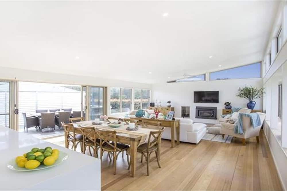 Photo of Livingroom in Long Beach