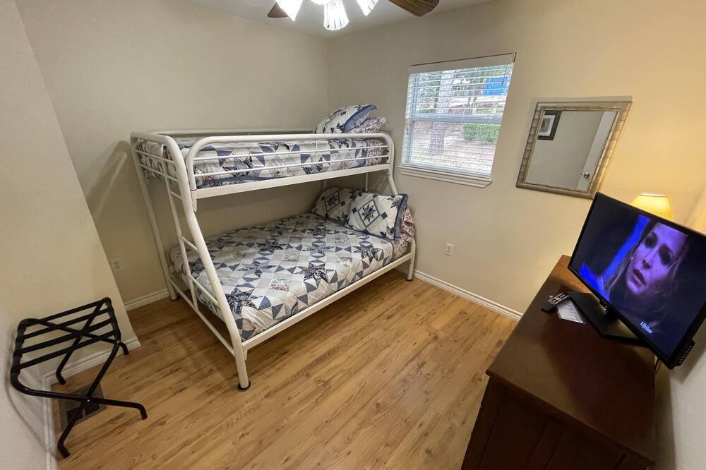 Photo of Bedroom in Crockett