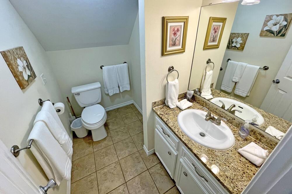 Photo of Bathroom in Crockett
