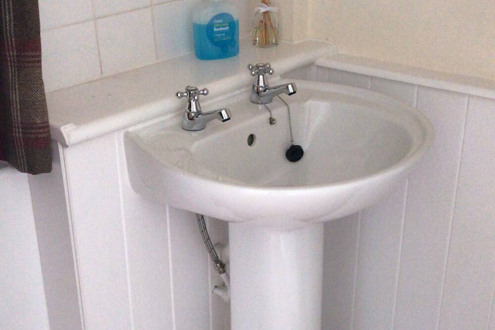 Photo of Bathroom in Newton Ferrers