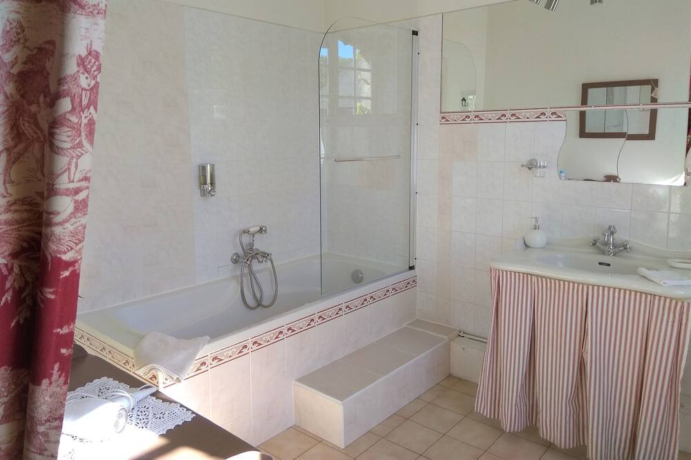 Photo of Bathroom in Vernou-sur-Brenne