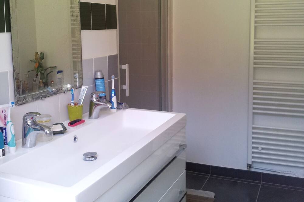 Photo of Bathroom in Grezes
