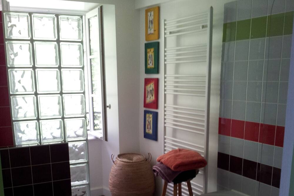 Photo of Bathroom in Grezes