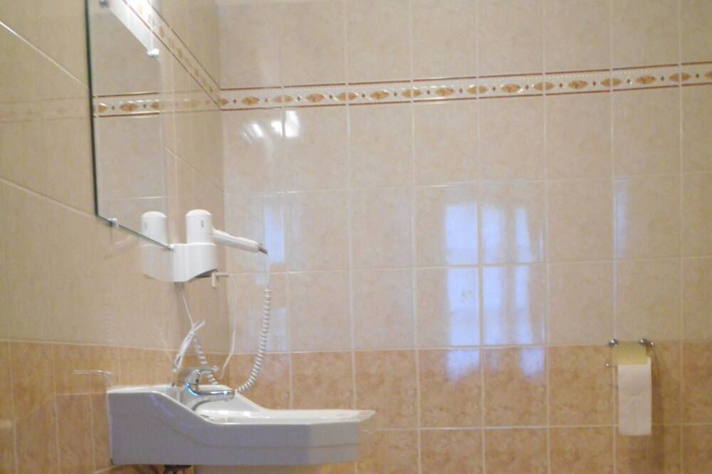 Photo of Bathroom in Azay-le-Rideau