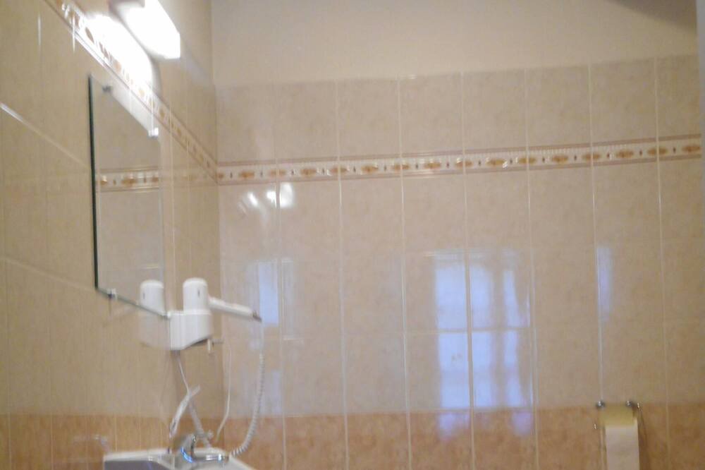 Photo of Bathroom in Azay-le-Rideau