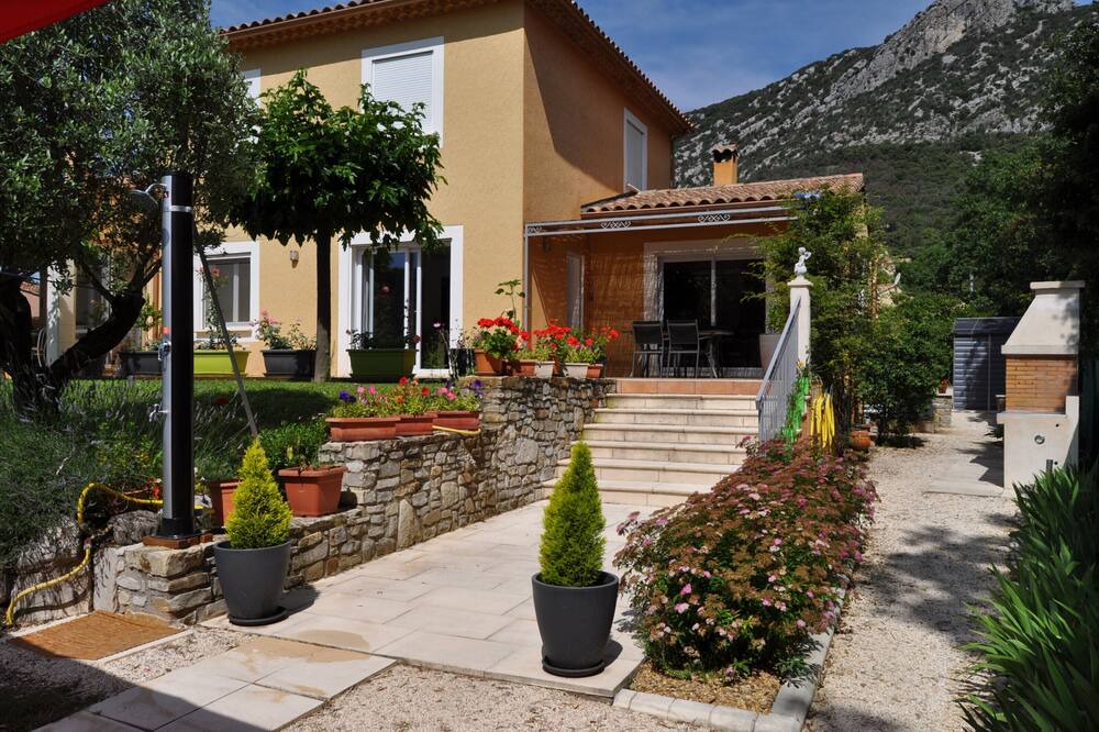 Photo of Outdoor in Saint-Hippolyte-du-Fort