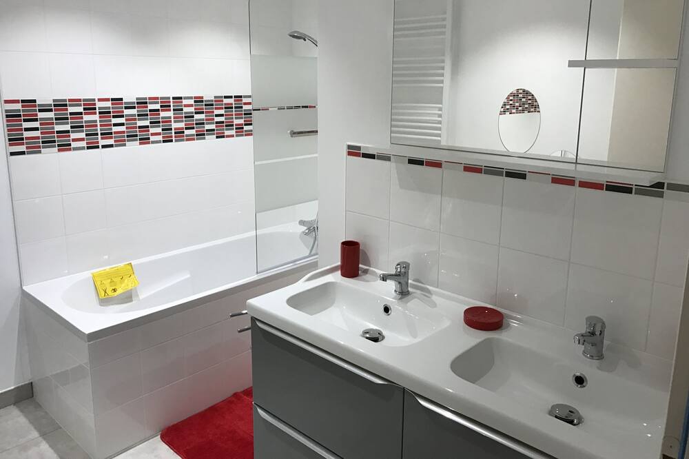 Photo of Bathroom in Deneze-sous-Doue