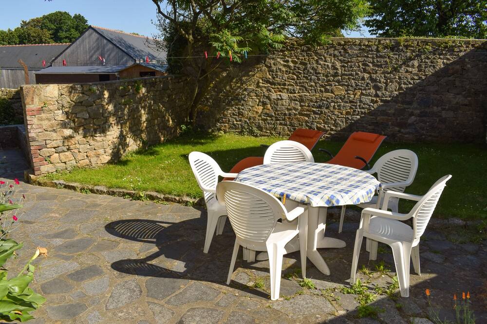 Photo of Patio Balcony in Saint-Leger-des-Pres