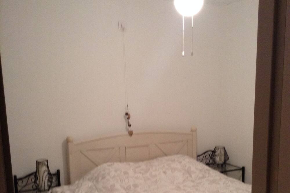Photo of Bedroom in Saint-Hippolyte-de-Montaigu
