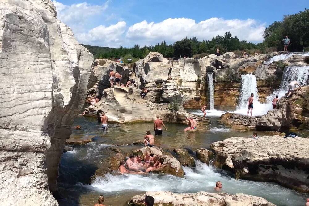 Photo of Others in Saint-Hippolyte-de-Montaigu