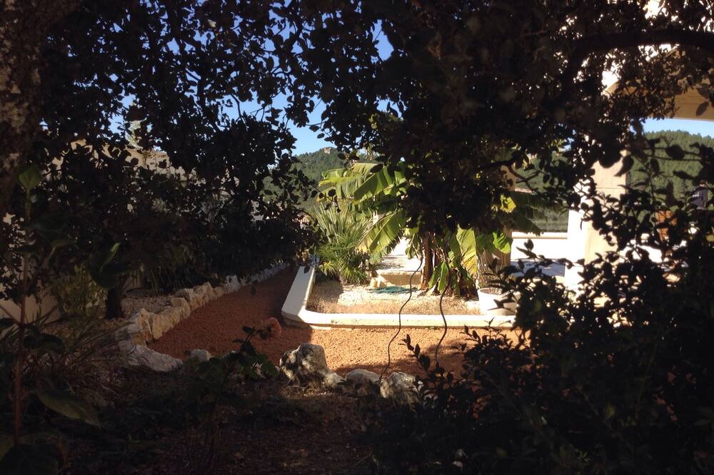 Photo of Outdoor in Saint-Hippolyte-de-Montaigu