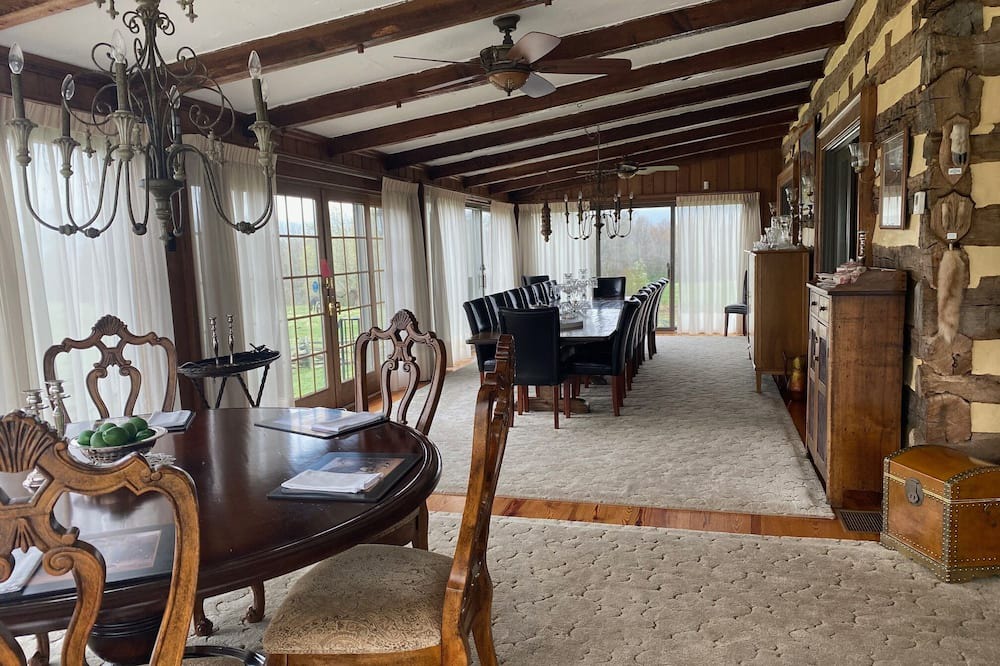 Photo of Livingroom in Flint Hill