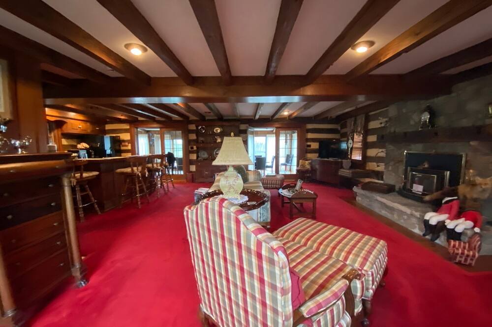 Photo of Livingroom in Flint Hill