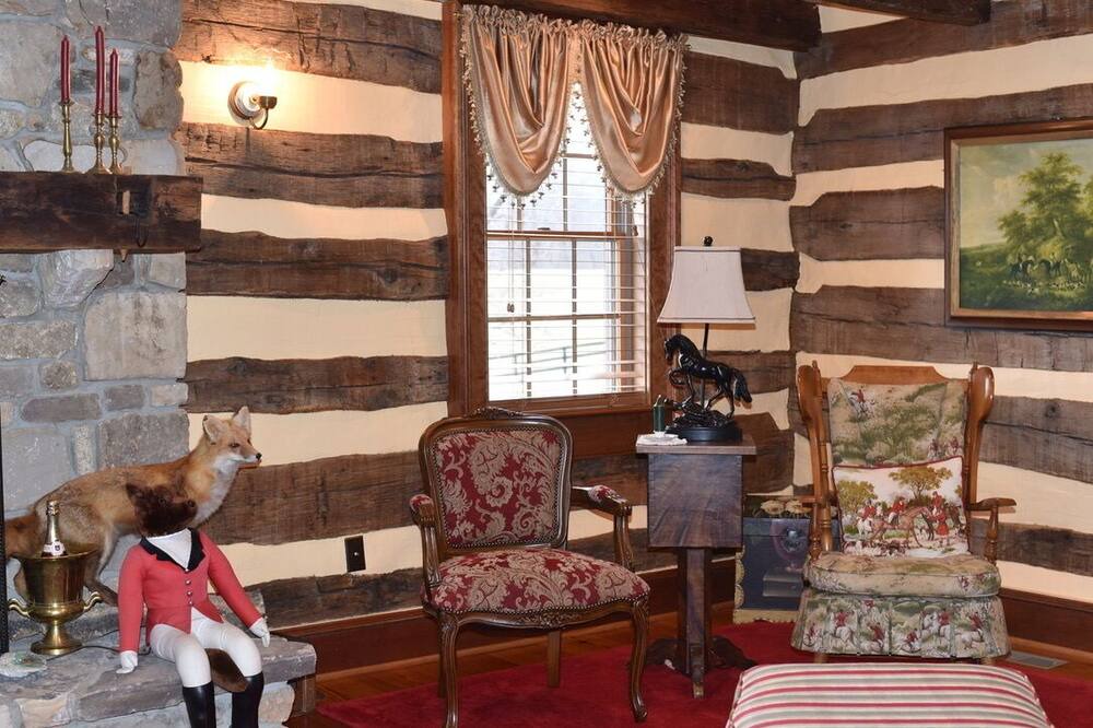 Photo of Livingroom in Flint Hill