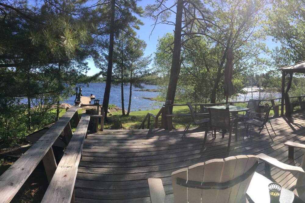 Photo of Patio Balcony in Byng Inlet