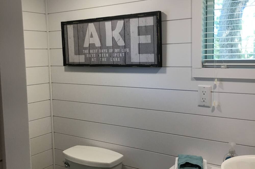 Photo of Bathroom in Byng Inlet