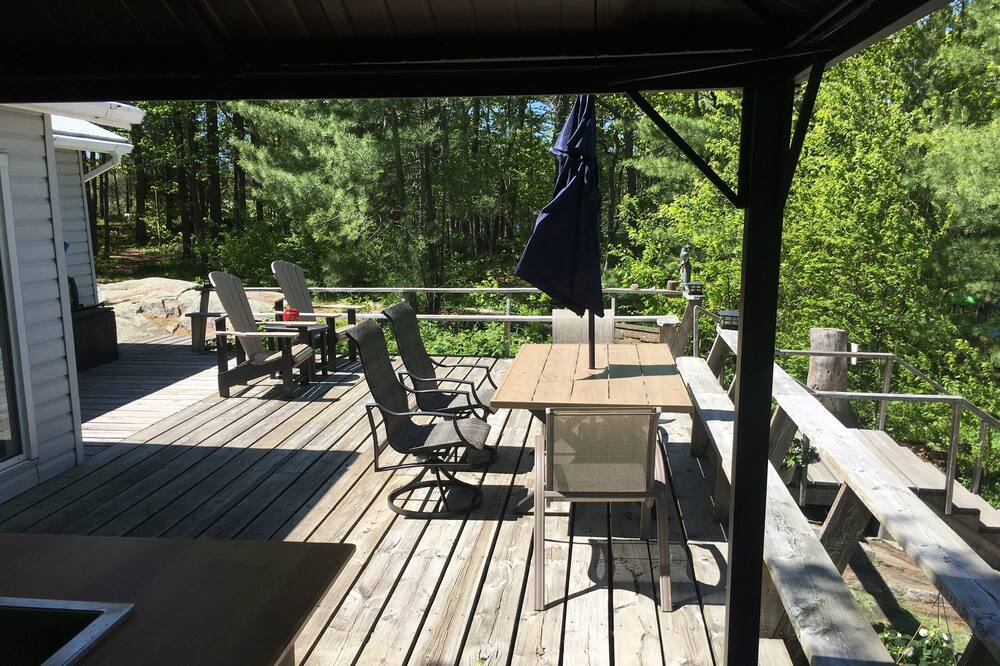 Photo of Patio Balcony in Byng Inlet