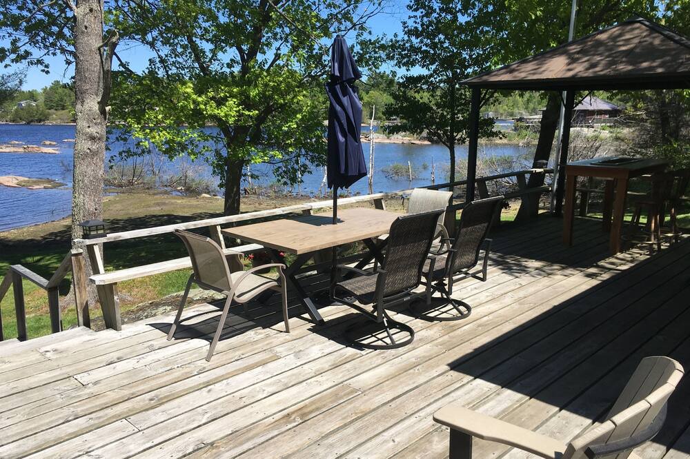 Photo of Patio Balcony in Byng Inlet