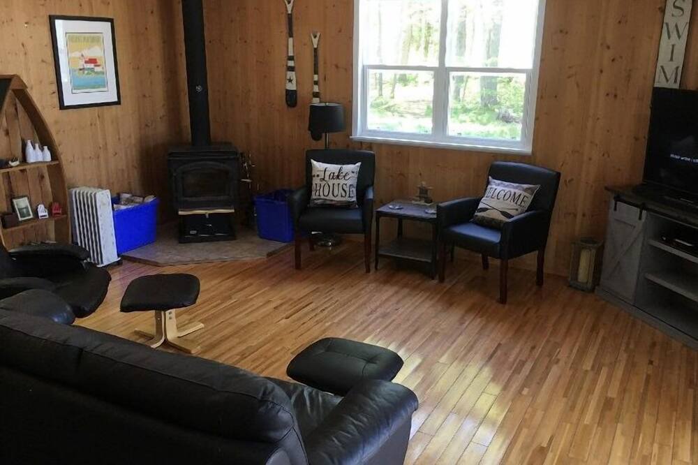 Photo of Livingroom in Byng Inlet