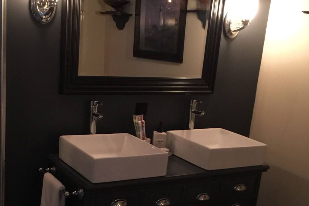 Photo of Bathroom in Conneaut Lakeshore