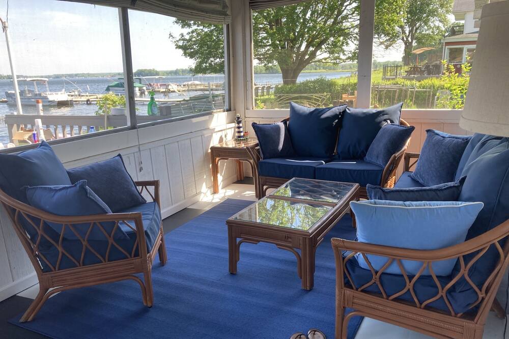Photo of Livingroom in Conneaut Lakeshore