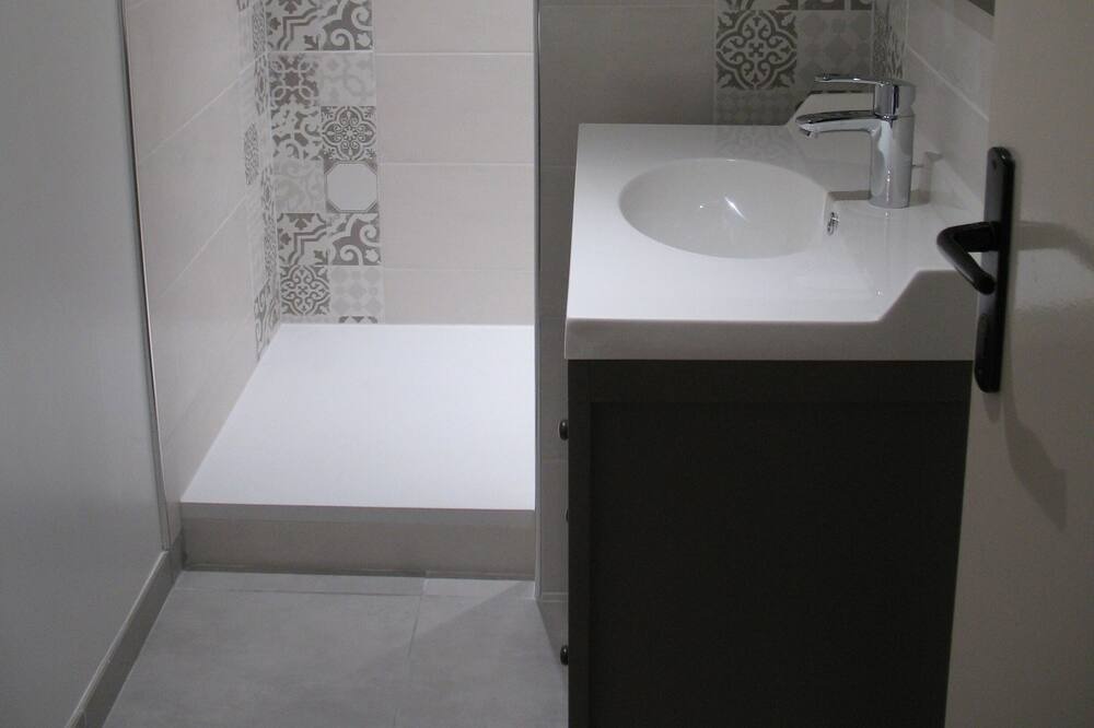 Photo of Bathroom in Vedene