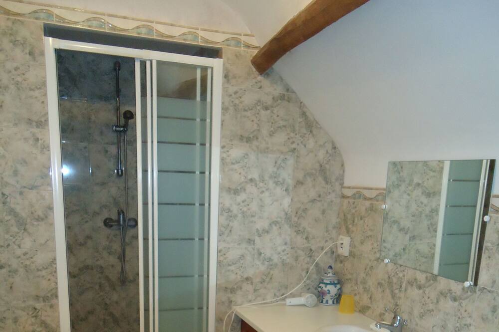 Photo of Bathroom in Maurens