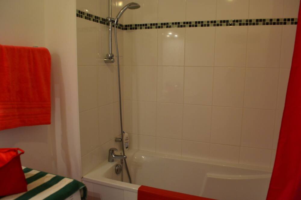 Photo of Bathroom in Lancieux
