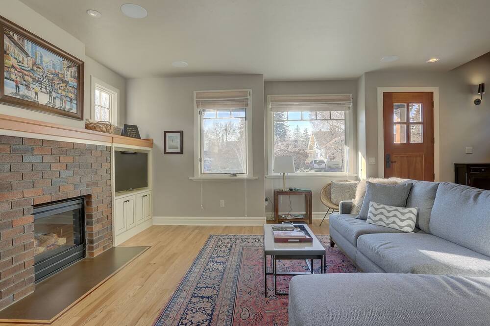 Photo of Livingroom in River Terrace