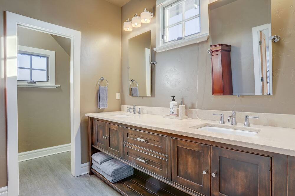 Photo of Bathroom in River Terrace