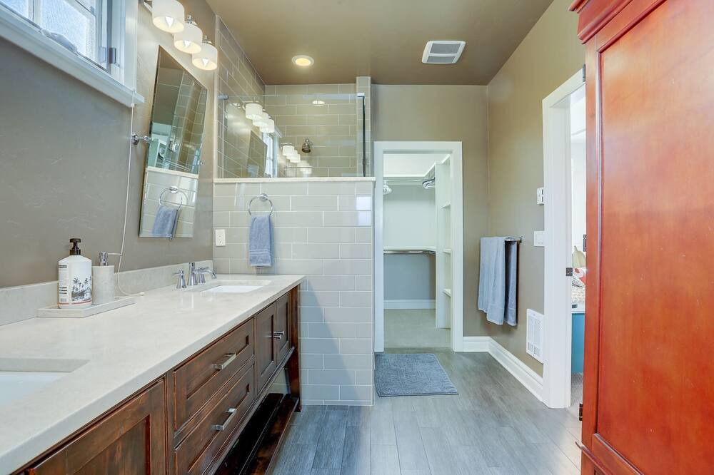 Photo of Bathroom in River Terrace