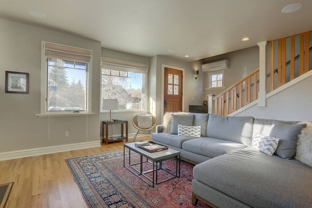 Photo of Livingroom in River Terrace