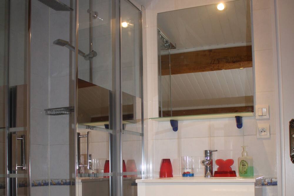 Photo of Bathroom in Lafrancaise