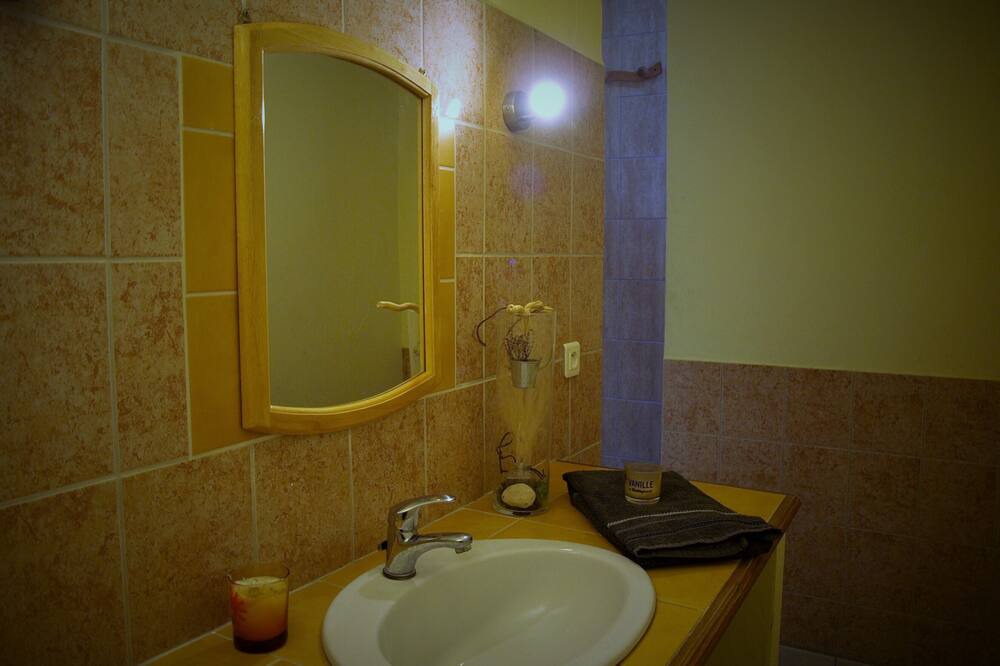 Photo of Bathroom in Paraza