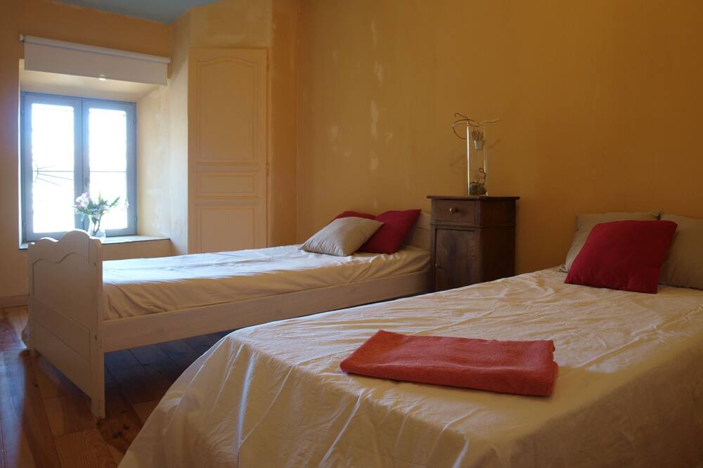 Photo of Bedroom in Paraza