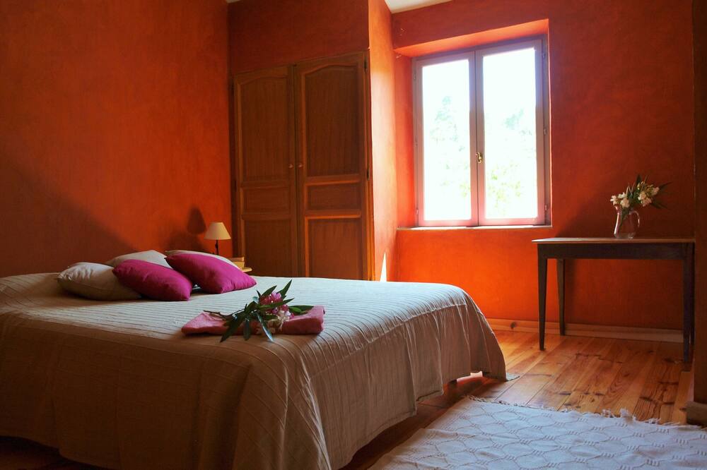 Photo of Bedroom in Paraza