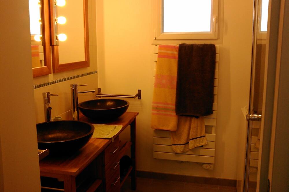 Photo of Bathroom in La Ville-es-Nonais