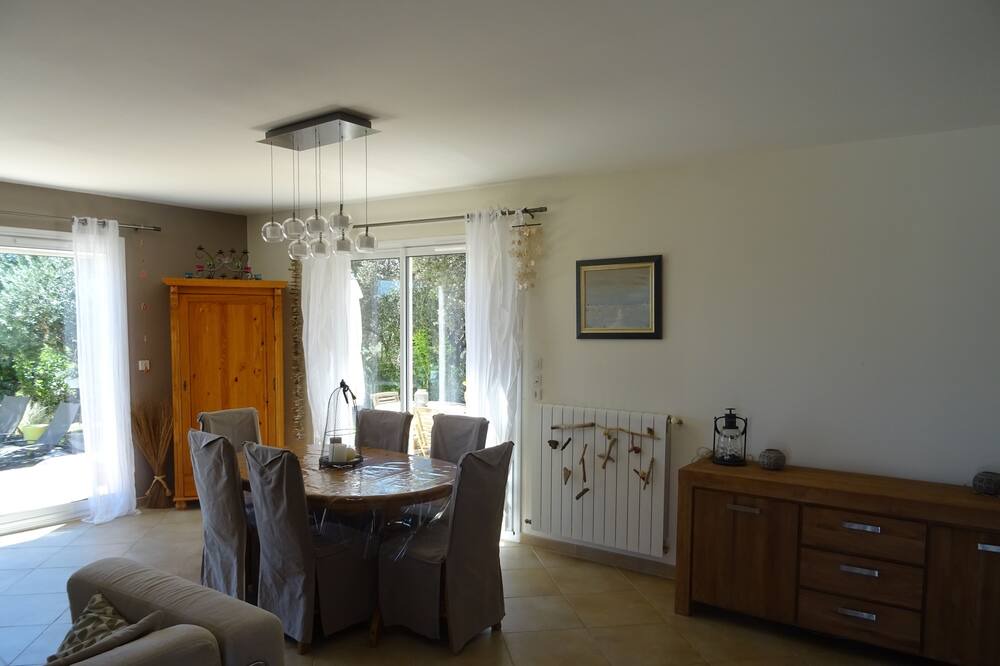 Photo of Livingroom in Cournonsec