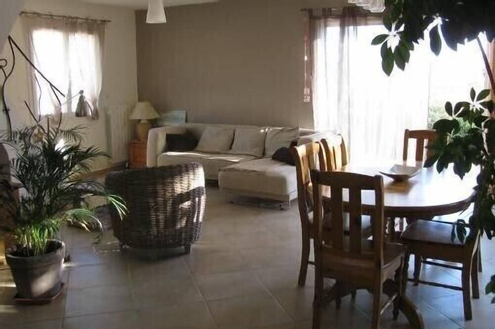 Photo of Livingroom in Cournonsec