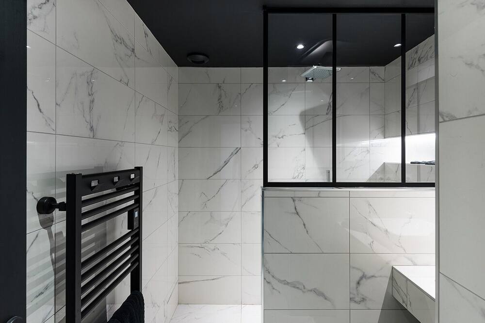 Photo of Bathroom in Libourne