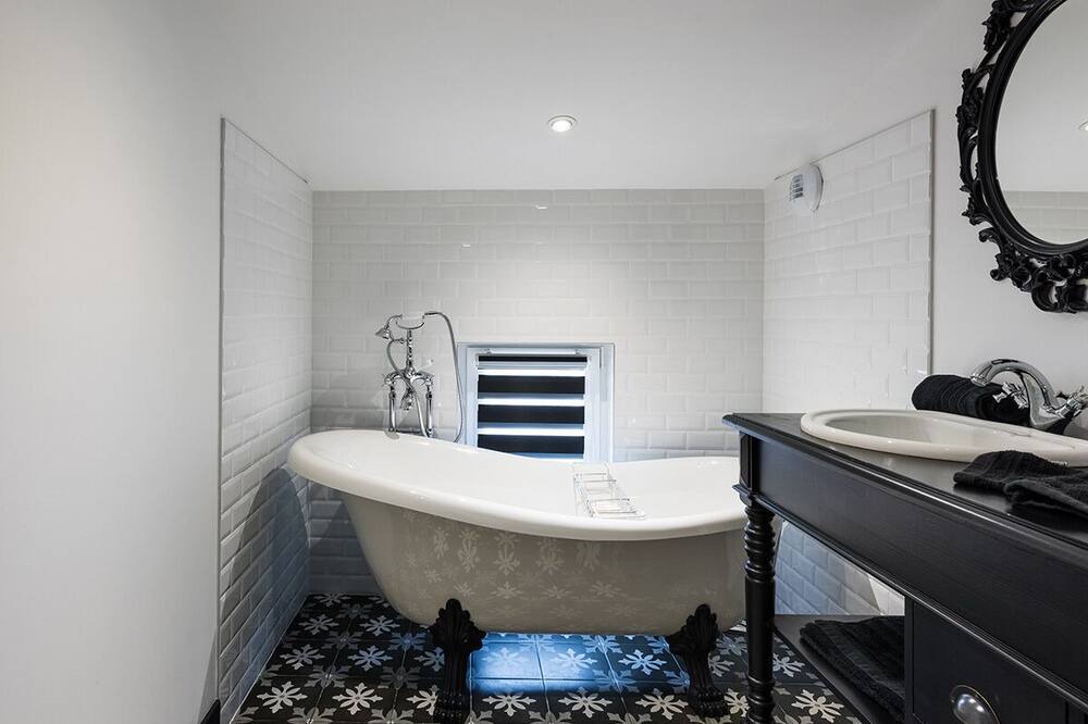 Photo of Bathroom in Libourne