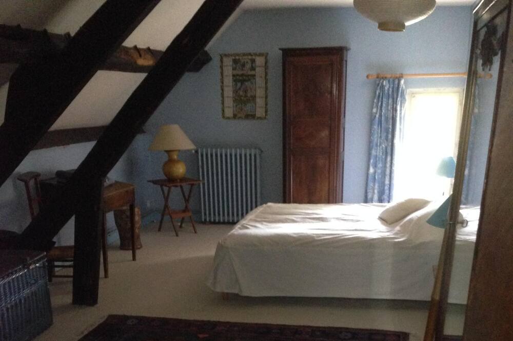 Photo of Bedroom in Chateau-Landon